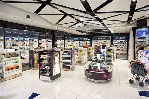 barcelona airport shops